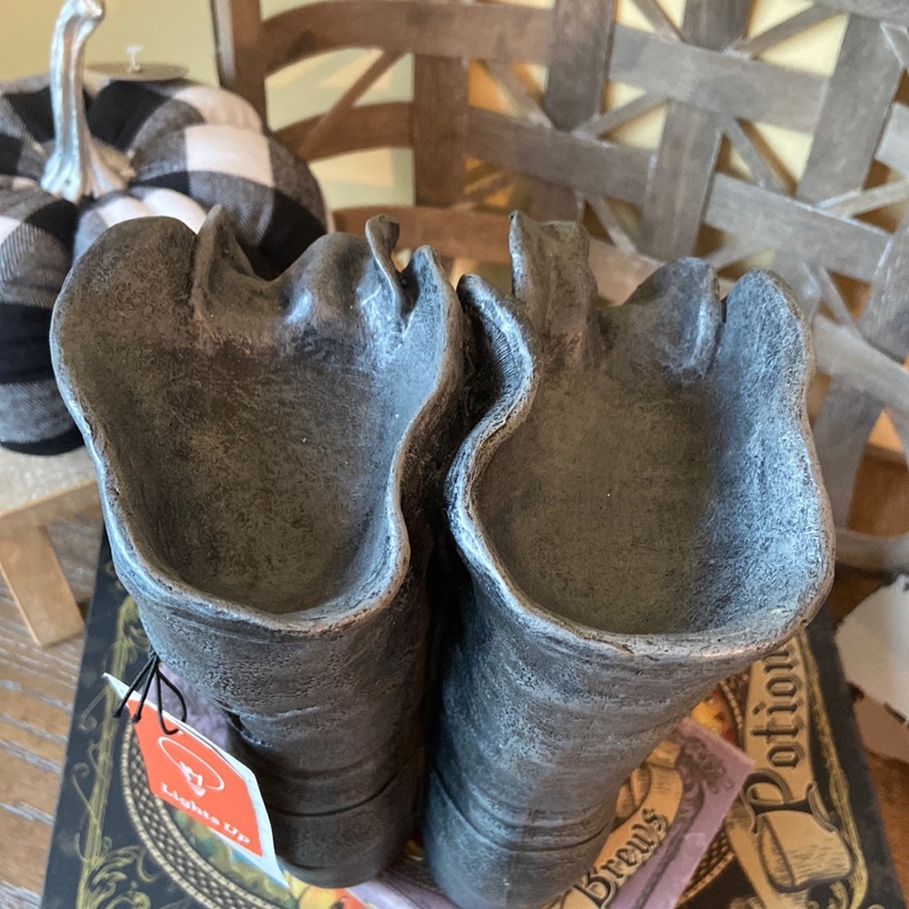 NEW! LIGHTED Halloween Vintage Inspired Ceramic Gothic Salem Witch Boots - Picture 13 of 15